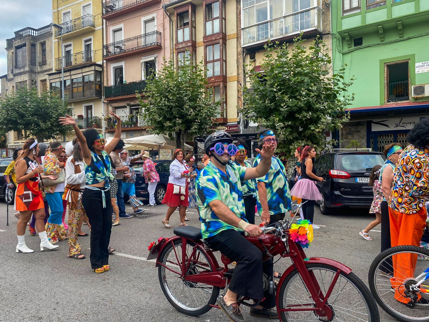 También hubo quienes desfilaron en sus bicicletas vintage.