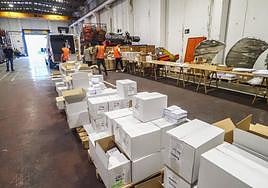 Los trabajadores de la Administración del Estado en Cantabria recibieron el material electoral el 7 de julio antes de distribuirlo por la región.