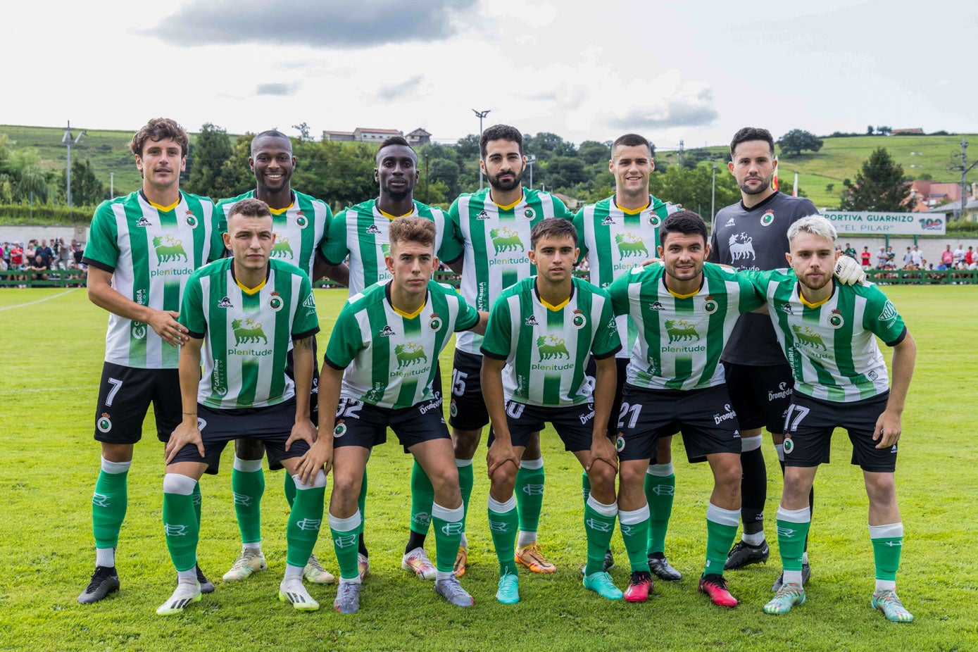 En la línea inferior y de izquierda a derecha, Íñigo Vicente, Diego Campo, Mario, Aldasoro y Peque. En la superior, Sangalli, Cedric, Lago Junior, Alves, Mantilla y Parera. 