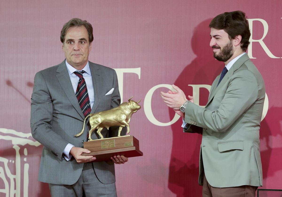 Francisco Galache, con un trofeo por uno de sus toros.