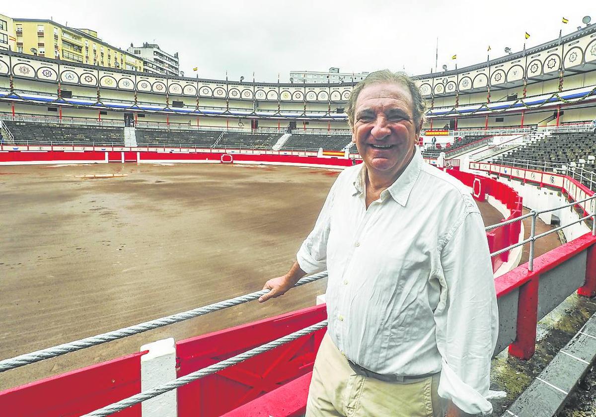 Antonio Bañuelos , en la plaza de Cuatro Caminos.