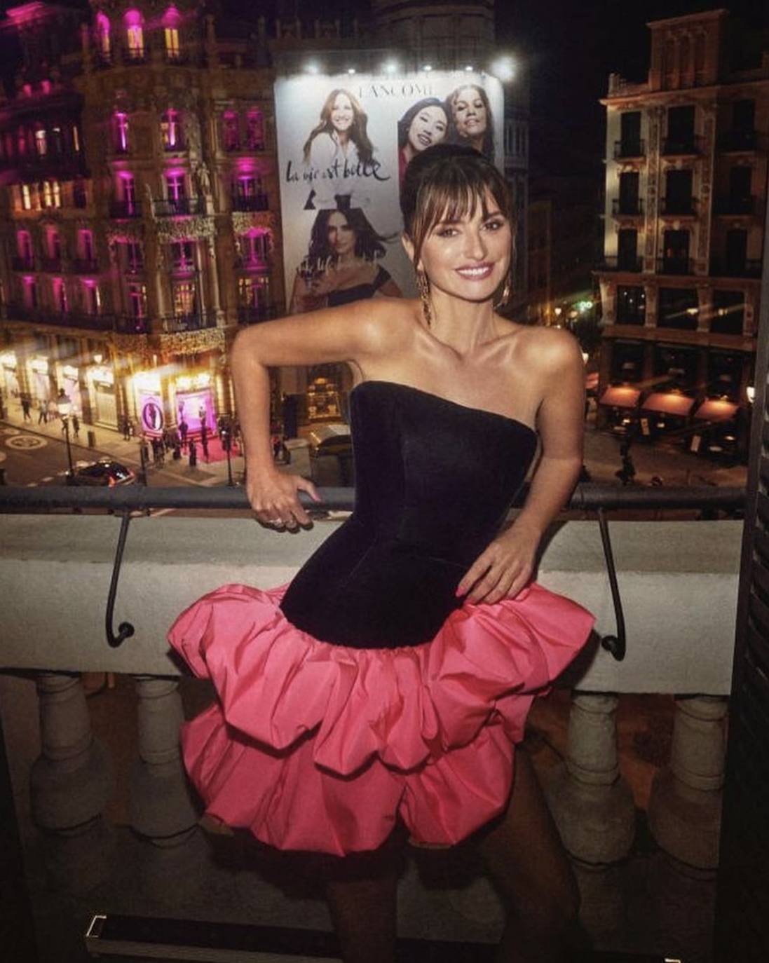 La actriz Penélope Cruz en una terraza de Madrid.