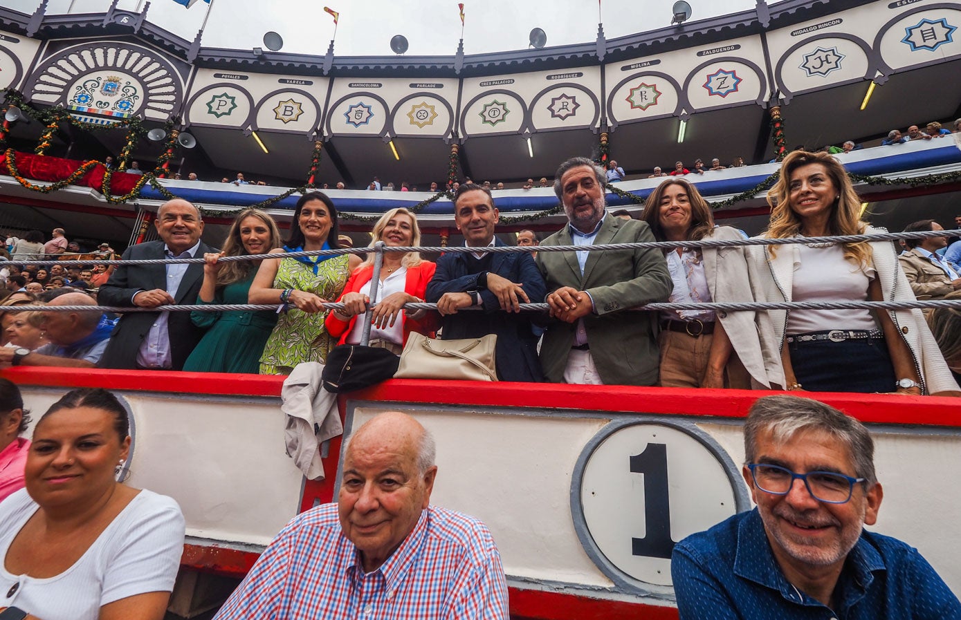 Federico Beltrán y su pareja Rosa, Gema Igual, Ana López, Manuel Iturbe, Ángel Asensio, Jacoba Díez y Miriam Menéndez, más Indalecio Sobrino y César Díaz.