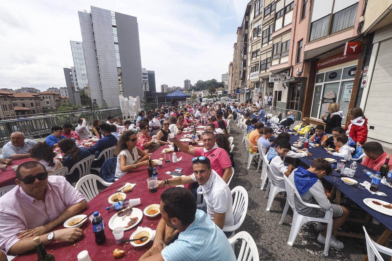 Entre las numerosas actividades de la peña, también hubo tiempo para una comida de hermandad