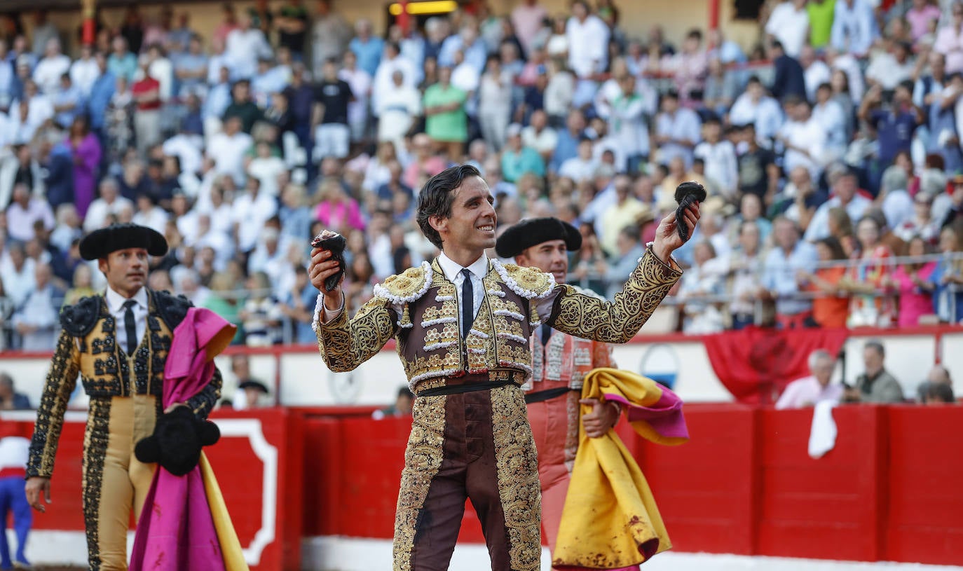 Juan Ortega pasea las dos orejas del quinto de la tarde