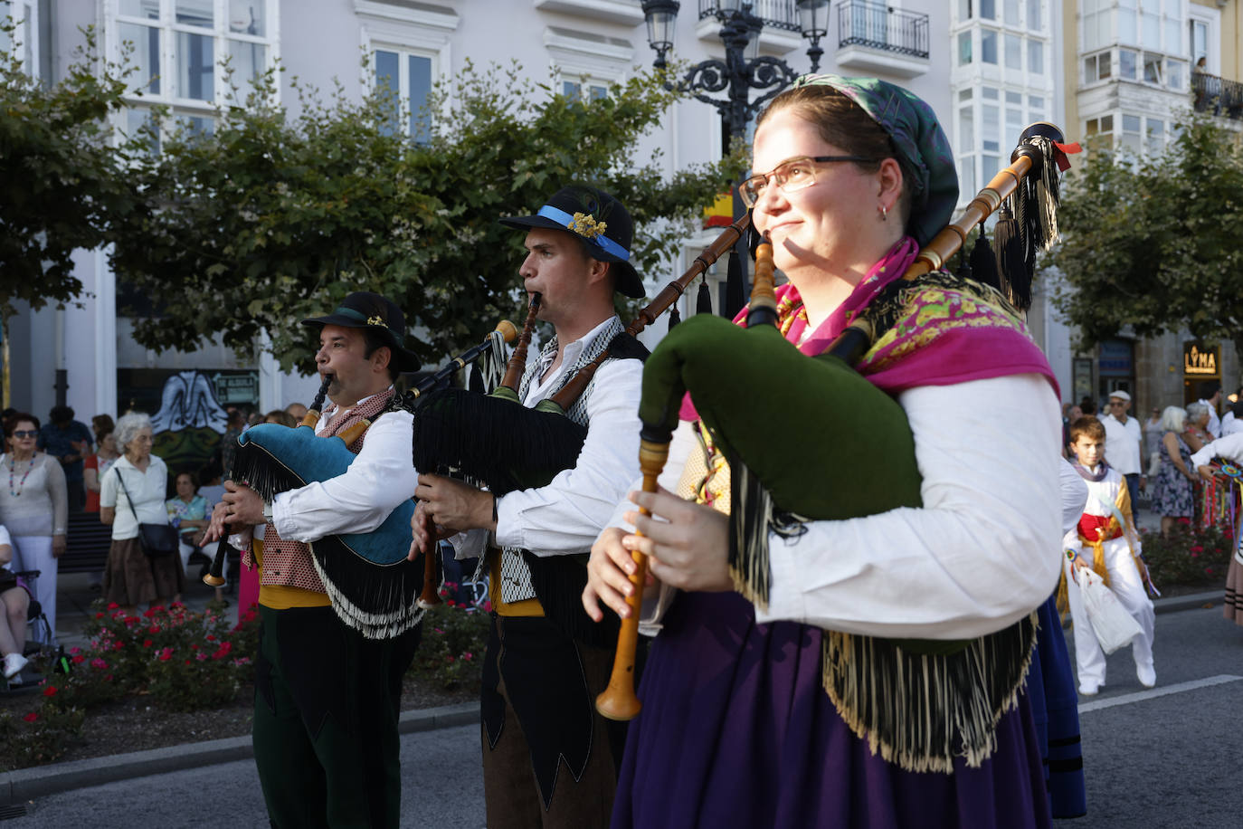 Las gaitas eran uno de los instrumentos que daban ritmo y música al desfile.