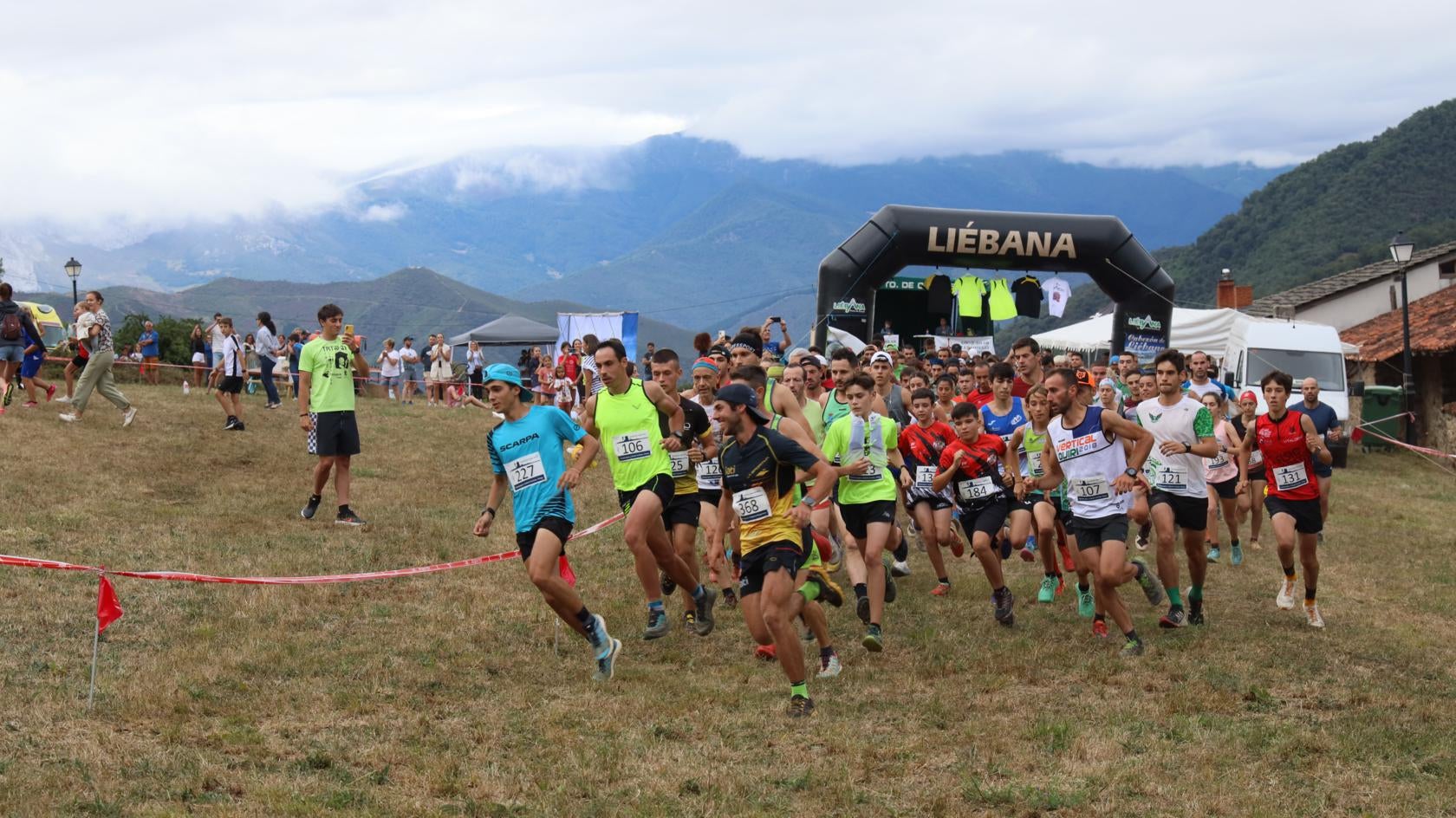 Salida de los corredores de la prueba Trail 10 kilómetros