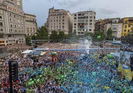 La plaza del Ayuntamiento Llena el día del chupinazo