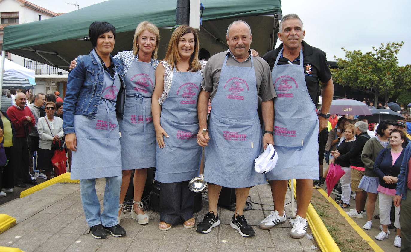 El grupo Semos los mejores, con la presidenta regional, celebra su victoria.