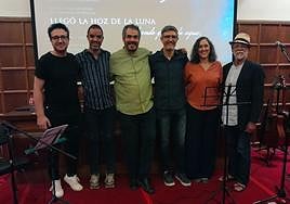 Juan Antonio Loro, Manu Clavijo, Moncho Otero, Rafa Mora y Pepa Merlo, que recordaron a las mujeres del 27, junto a Paco Roales.