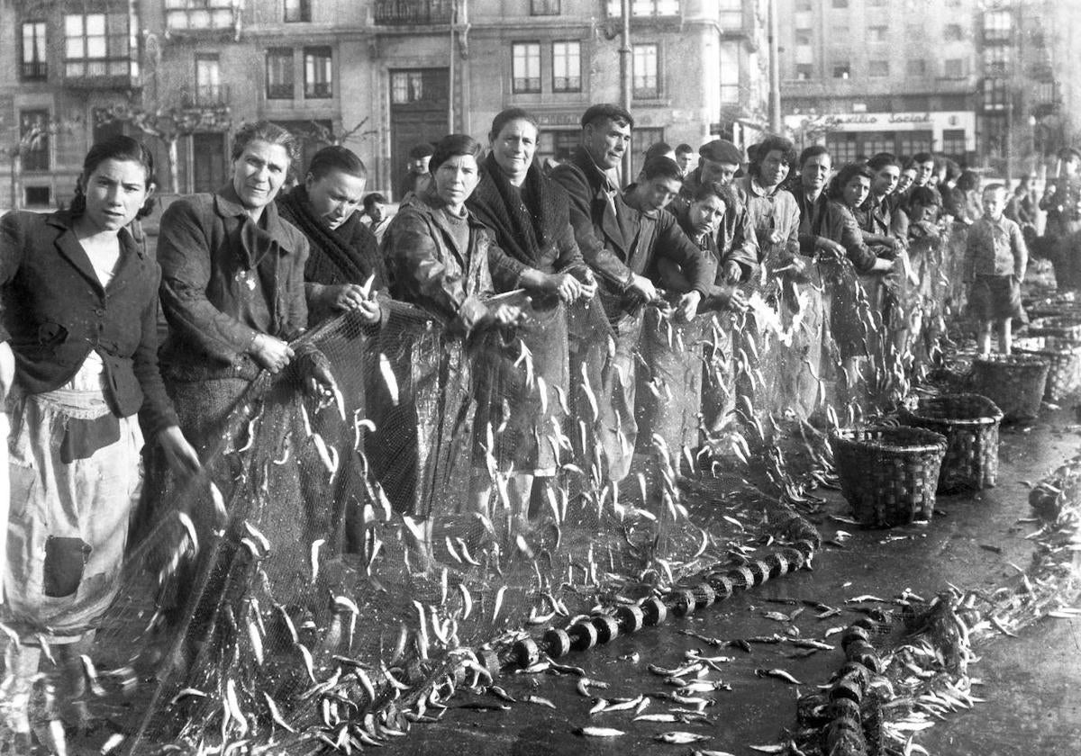 1940-50. Rederas en el muelle de Puertochico.