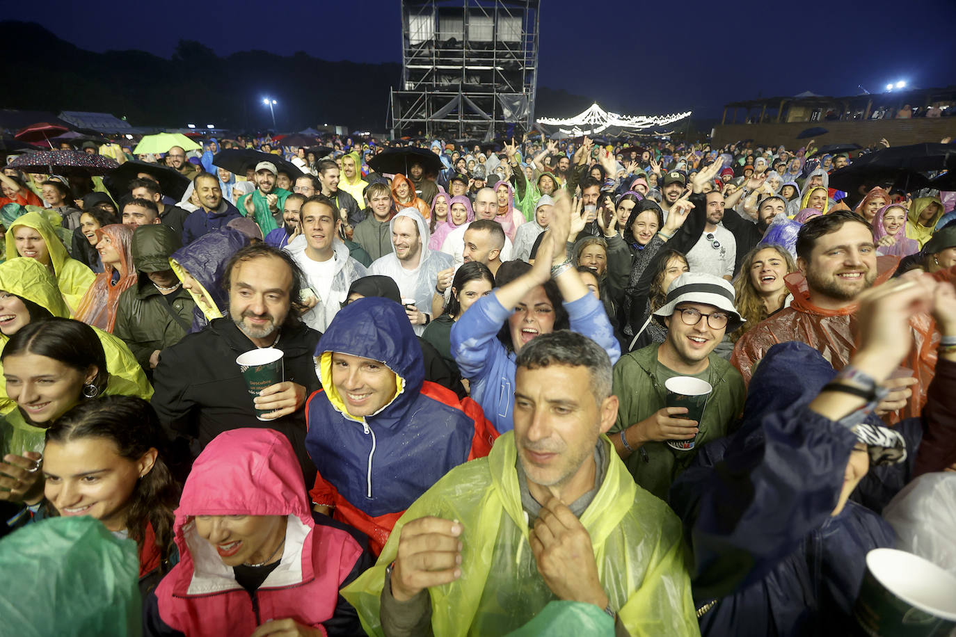Los de Burgos consiguieron levantar el ánimo de una Campa que poco tenía de Campa y bastante de barrizal.