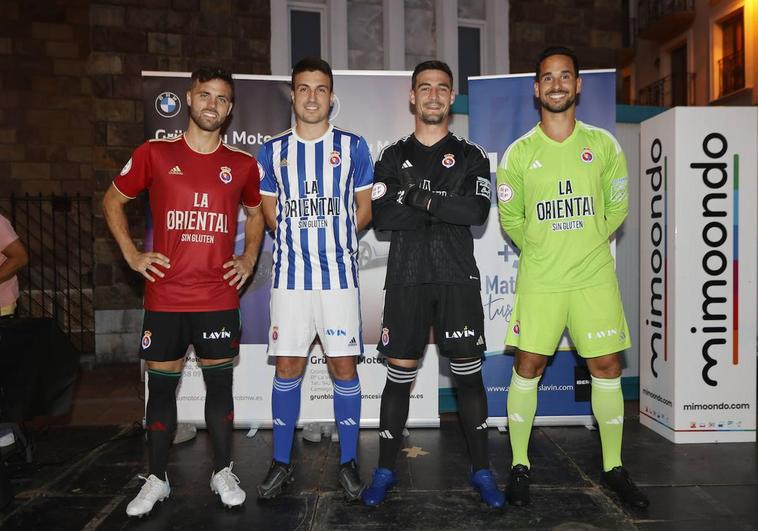 Delgado, Chamorro, Sotres y Mediavilla posan con las nuevas equipaciones de la Gimnástica para esta próxima temporada.