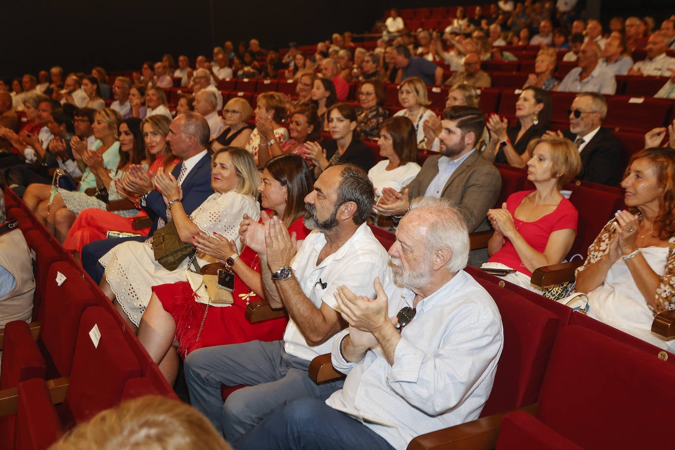 El Teatro Municipal Concha Espina acogió el acto con un lleno