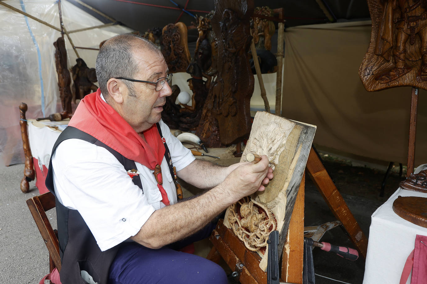 Algunos artesanos siguieron creando durante la mañana. 