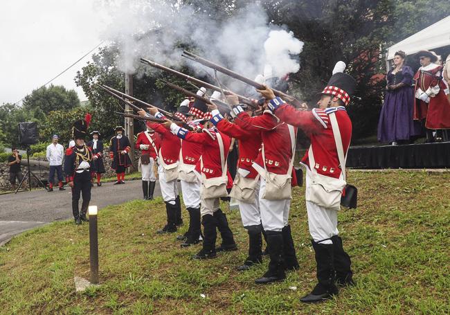 Los rifles fueron disparados al grito de «fuego».