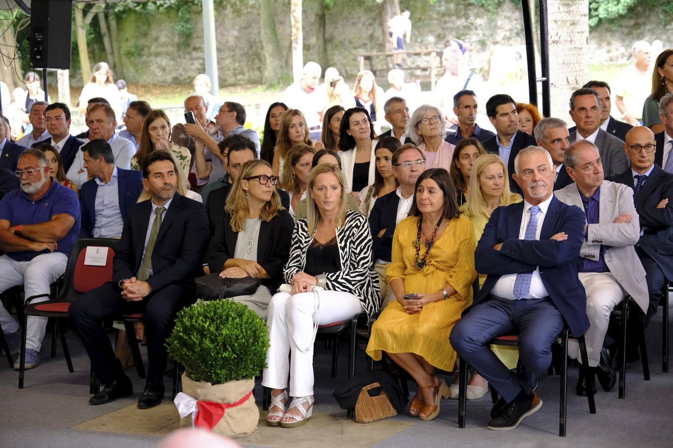 Autoridades presentes en el acto oficial