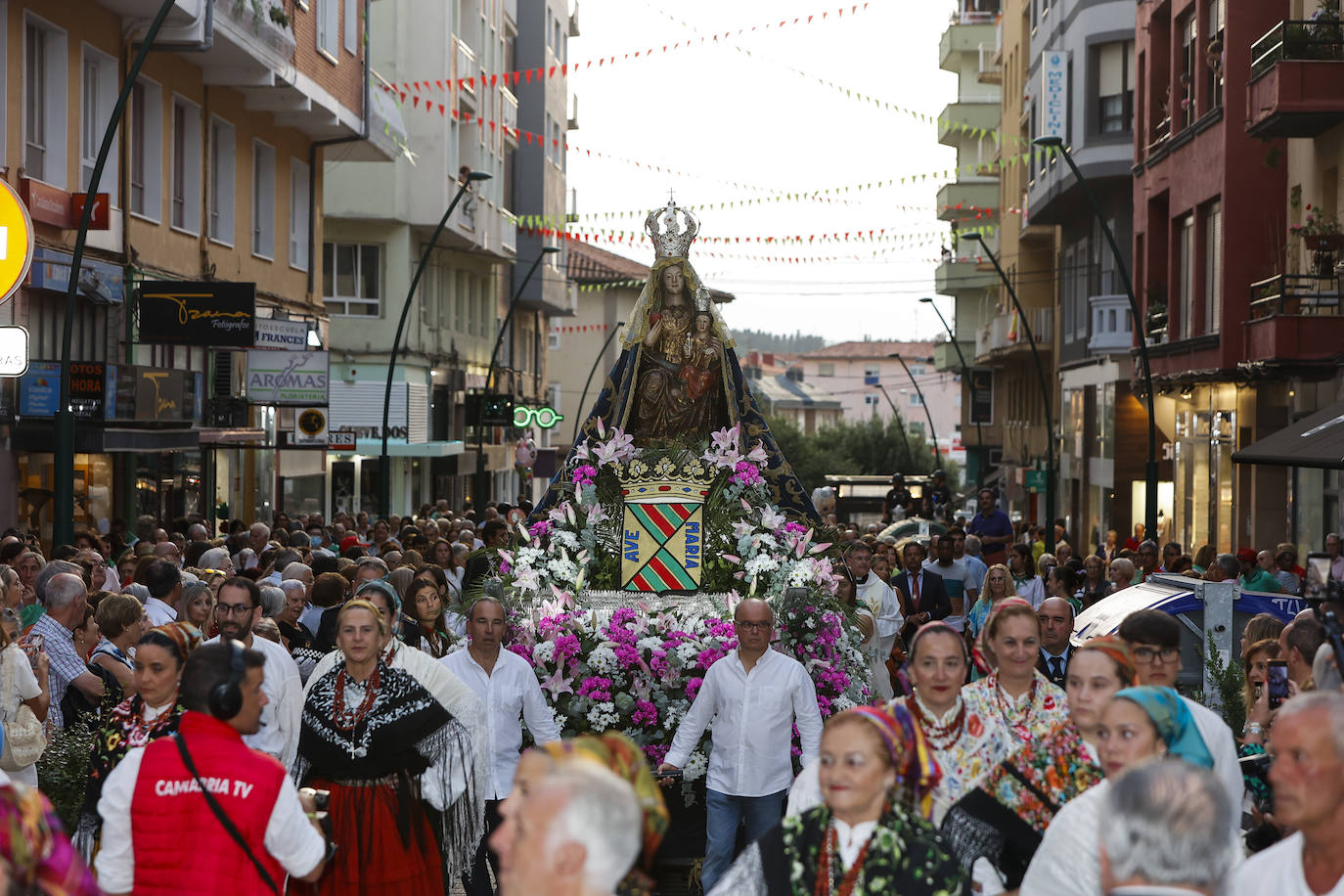 La procesión recorrió el centro de la ciudad.