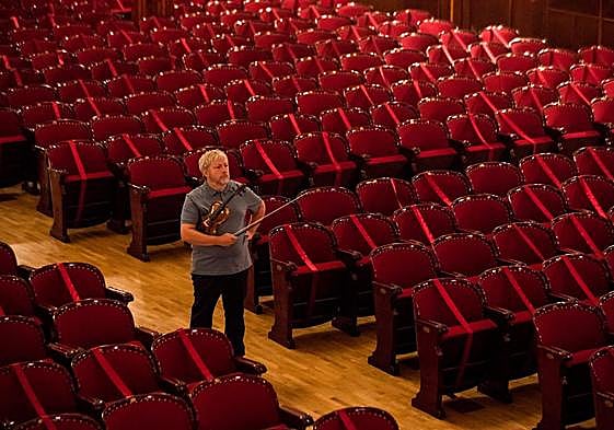 Biondi lleva más de tres décadas investigando los repertorios de música que corren riesgo de perderse.