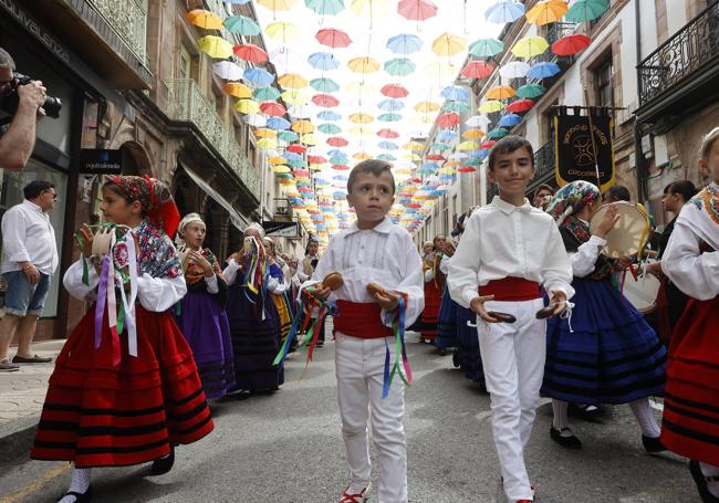 Los niños también participaron en el Día del Folclore.