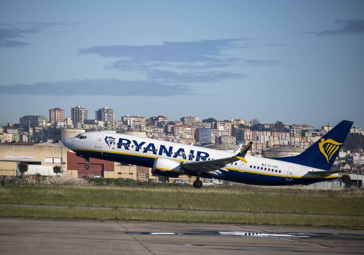 Imagen de archivo de un avión de Ryanair en el Seve-Ballesteros.