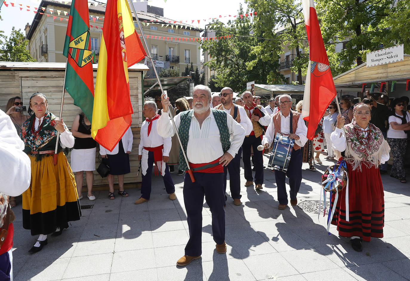 Los grupos folclóricos han sido parte de la inauguración.