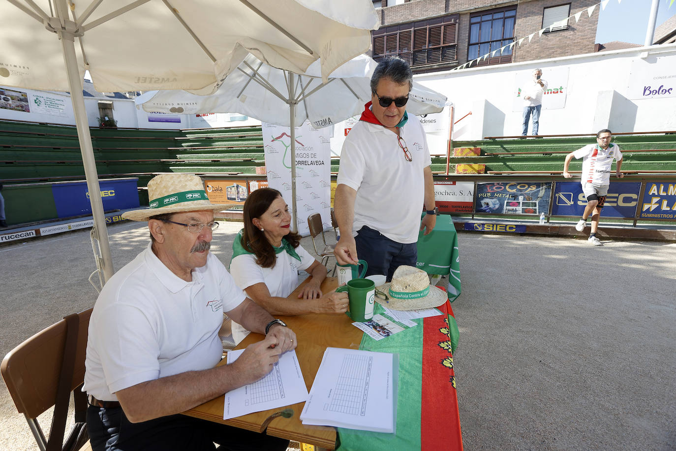 El objetivo de muchos no era tirar todos los bolos, sino donar a la asociación.