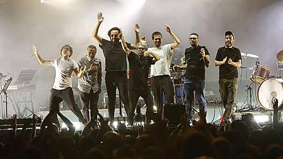 Una noche de fiesta, besos y bailes en el Soundcity