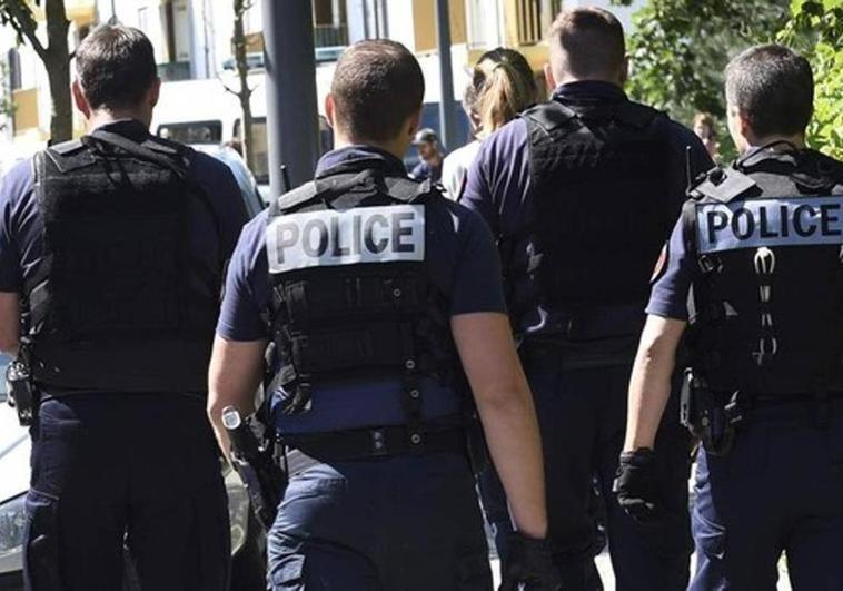 Conmoción en Francia: una joven de 29 años es violada y empalada con una escoba en su casa