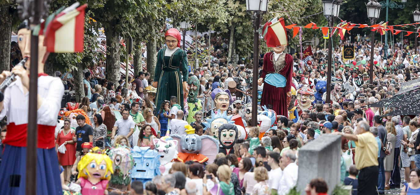 La Gala Floral es uno de los actos más multitudinarios de las fiestas patronales de Torrelavega. 