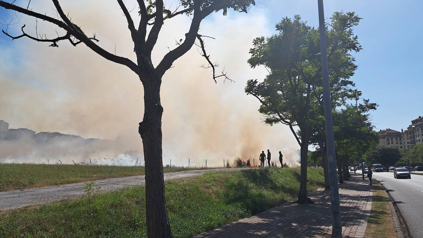 Una imagen en la que se aprecia la invación del humo en la vaguada de Las Llamas