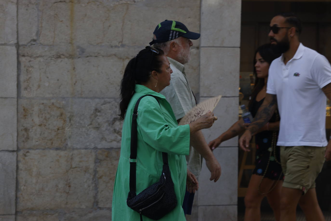 Los abanicos vuelven a ser protagonistas en las calles. 