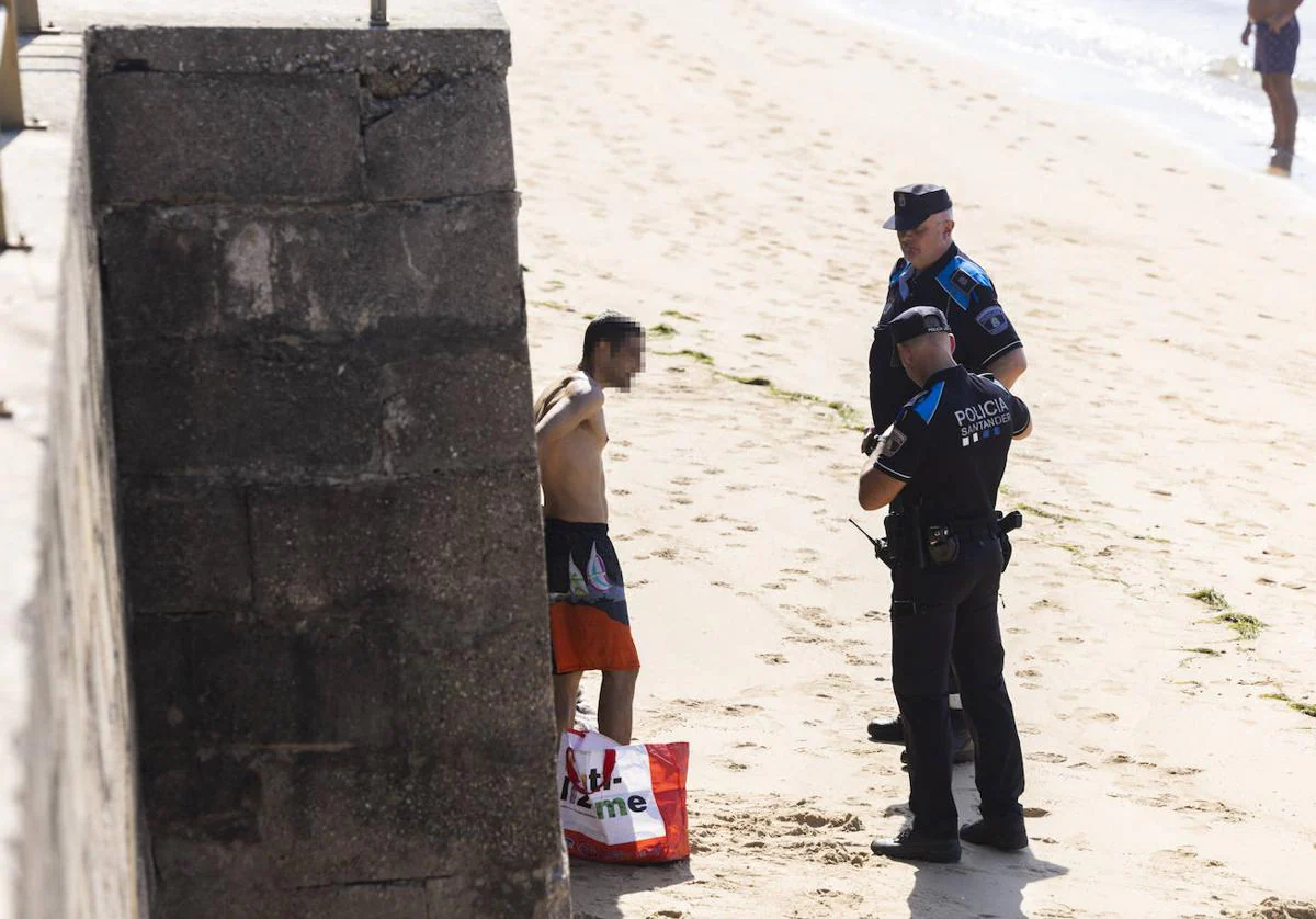 Detenido un joven de Santander por masturbarse delante de niños en La  Fenómeno | El Diario Montañés