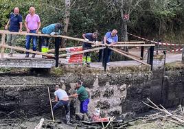 Varios operarios del Ayuntamiento han reparado las fugas.