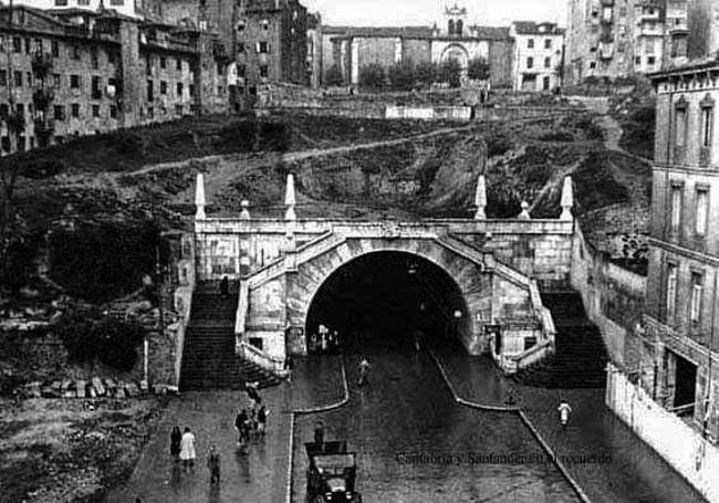 El túnel del pasaje de Peña y del Cabildo en una foto de archivo.