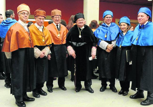 Por la izquierda, Luis Villegas, Ignacio Grossman, José Calavera, José Carlos Gómez Sal, Avelino Corma, Carmen Blanco y J. A. Irabien en el acto homenaje en Cantabria en 2016.