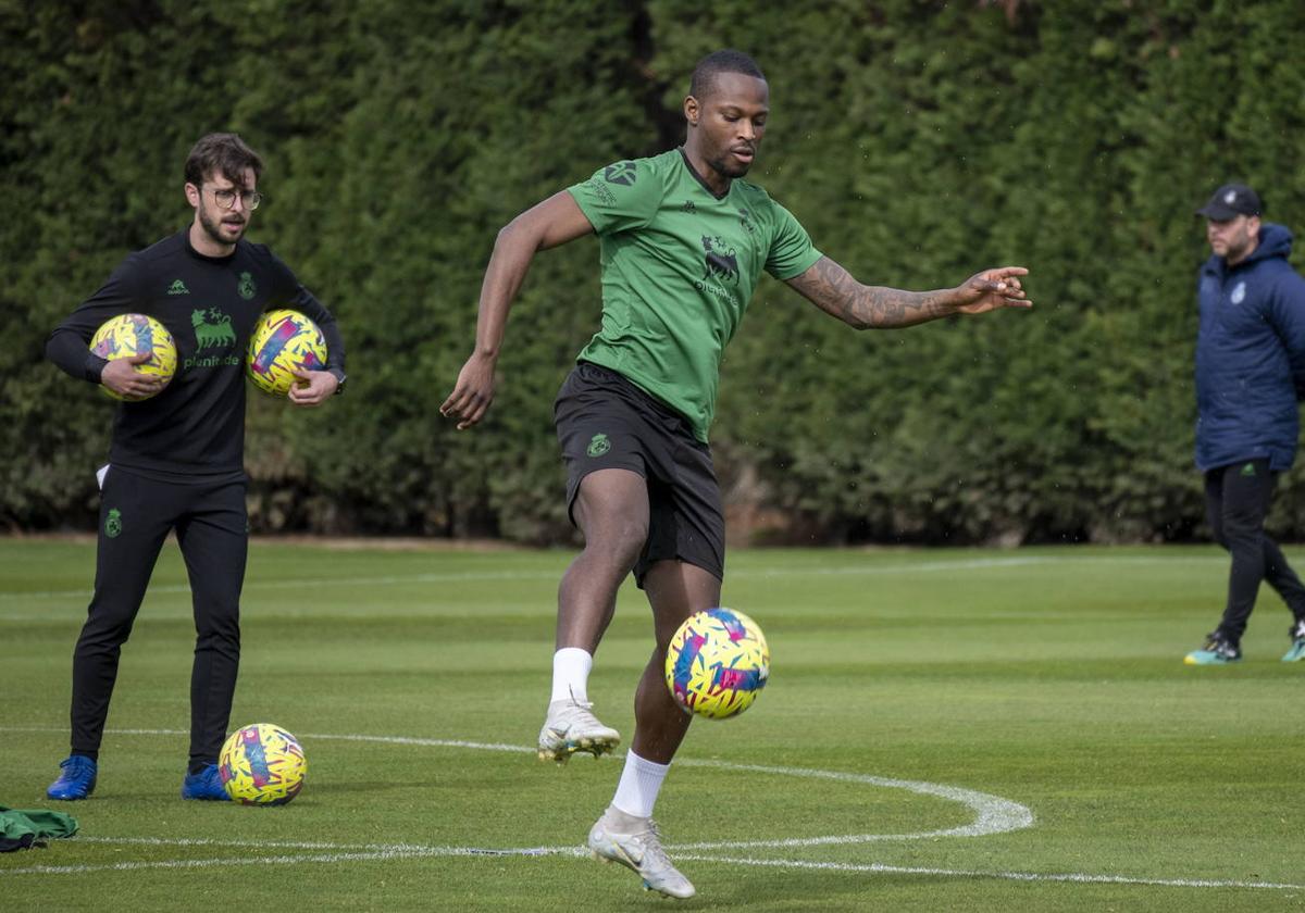 Cedric, durante un entrenamiento con el Racing.