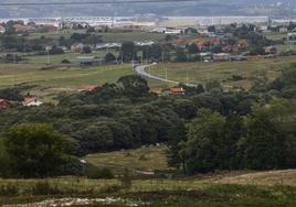 En primer término, parte de la zona afectada por el proyecto de coto de caza en Bezana.