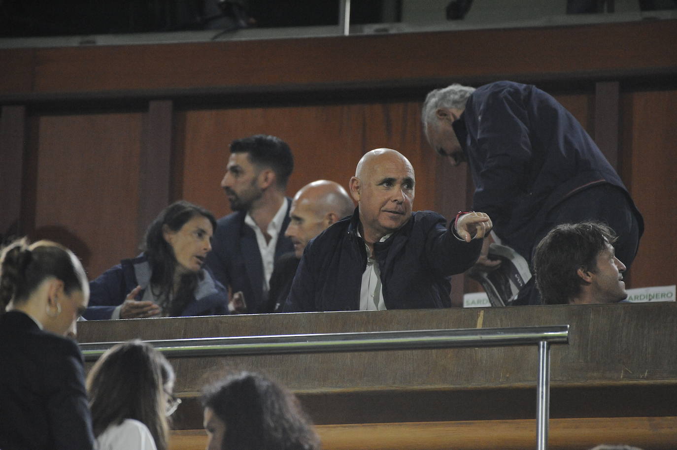 El presidente del Racing, Manolo  Higuera, en el palco.