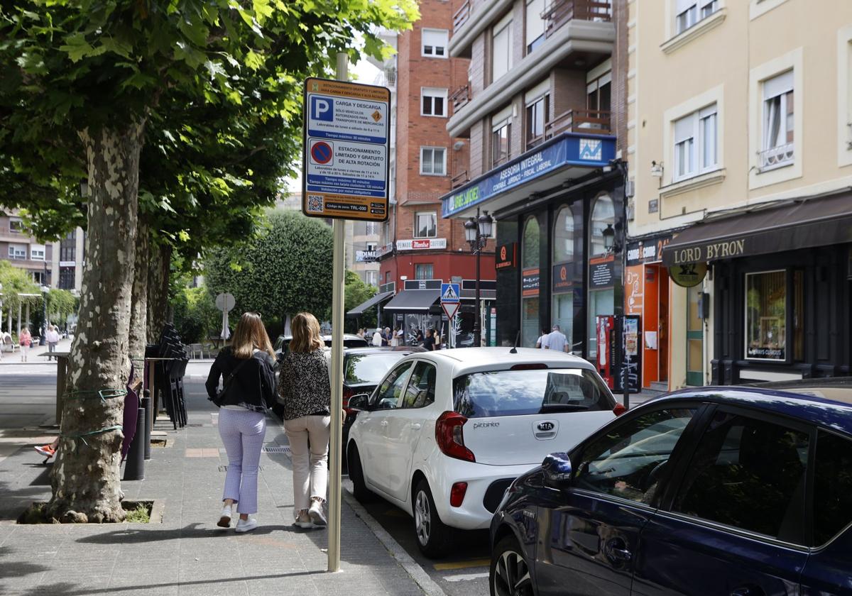 Avenida de España, una de las 17 calles afectadas por la nueva regulación del aparcamiento.