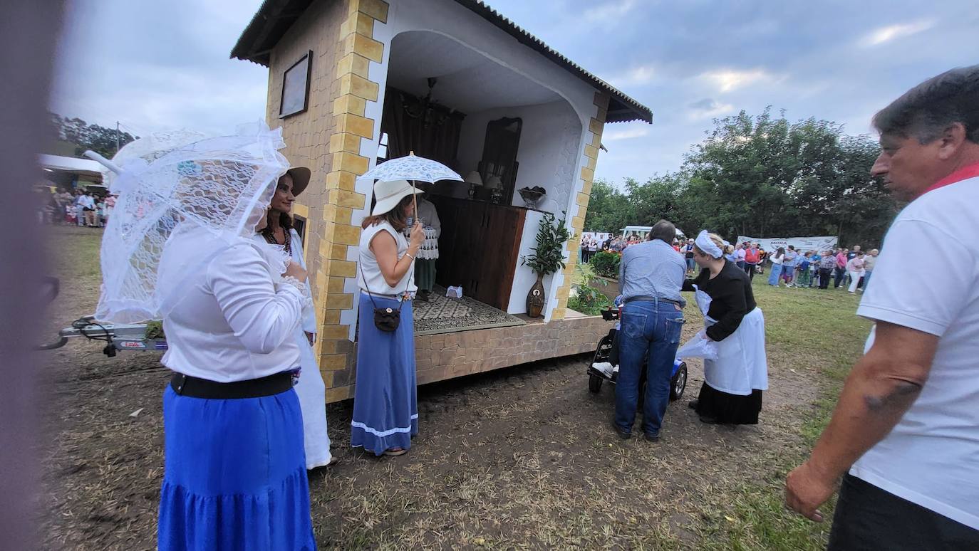 La carroza de la Casa de las Damas fue una de las propuestas de la jornada. 