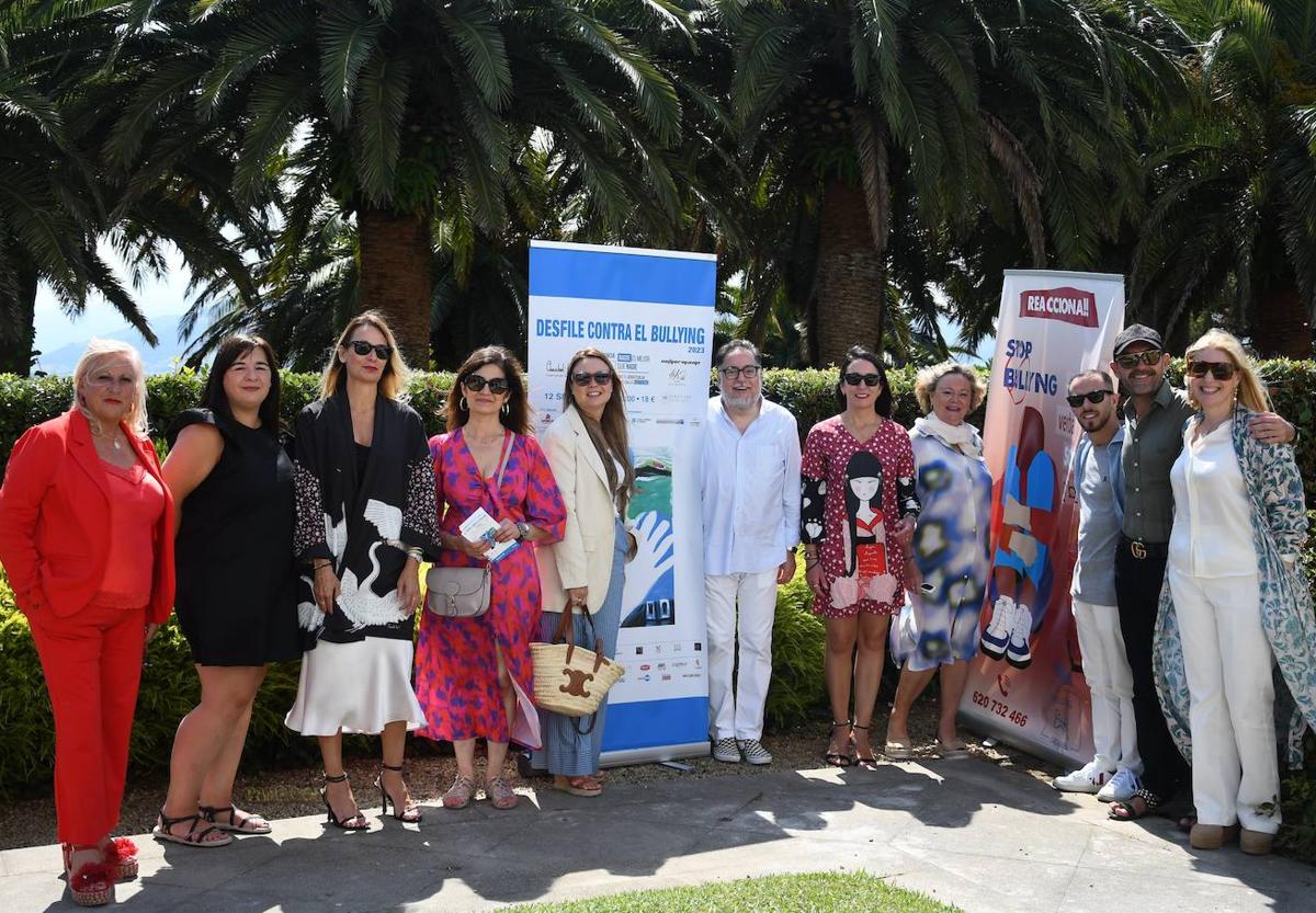 Momento de la presentación del desfile en el Hotel Real esta mañana. En la imagen, María Luz Fernández, Rosa Saiz, Aurora Ortíz Cañón ('Anabel Lee'), Amaya Bezanilla, Miguel Rincón, Anabel Ortíz Cañón ('Anabel Lee'), Marta Saiz, Marcos Agudo, José Luis Callejo y Amparo Salmón.