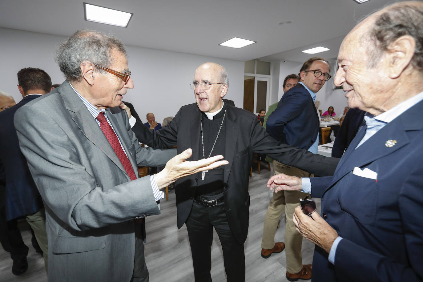 Carlos Osoro, entre Manuel Ángel Castañeda y Julio Rama.