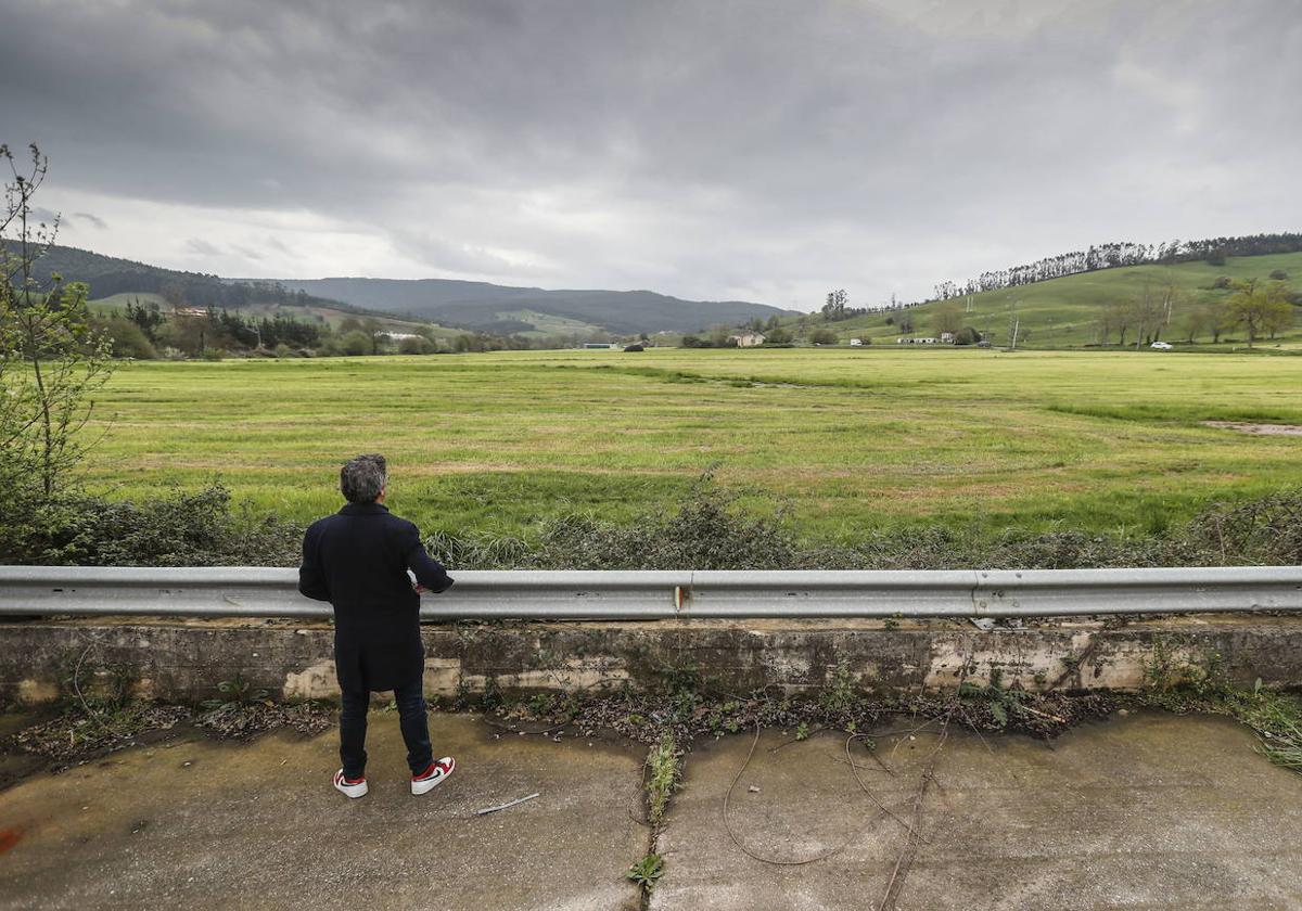 Terrenos donde se asentará el centro logístico de La Pasiega, en Parbayón.