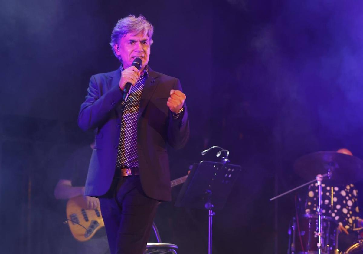 Nando Agüeros, durante su último concierto en las fiestas de la Virgen Grande en Torrelavega.