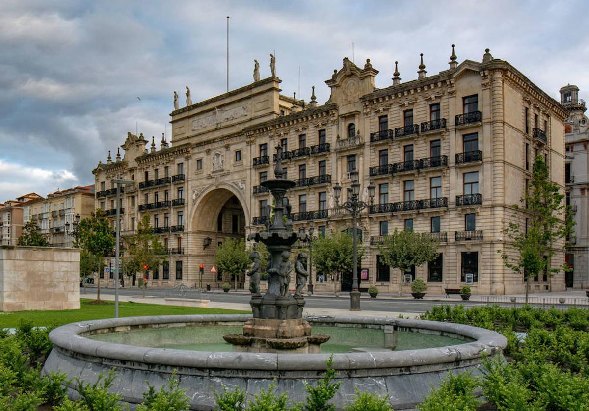 Las antigua sede del Banco Santander pasará a llamarse Faro Santander tras la reforma.