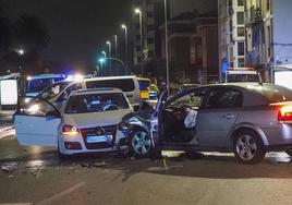 Imagen del estado de los dos coches tras el accidente.