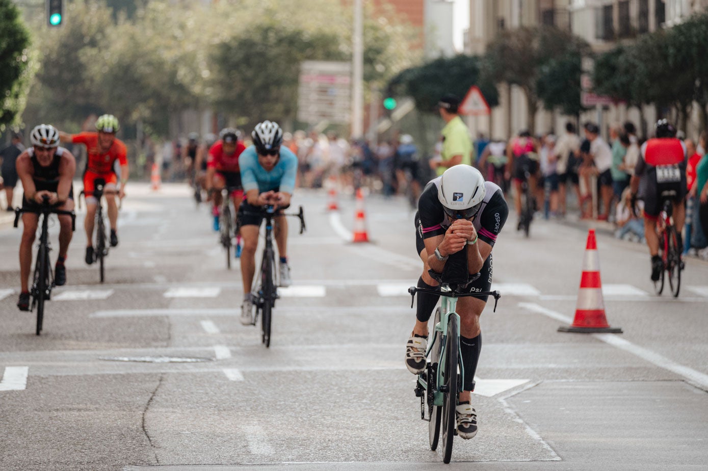 Un momento de la prueba ciclista por el centro de la ciudad.