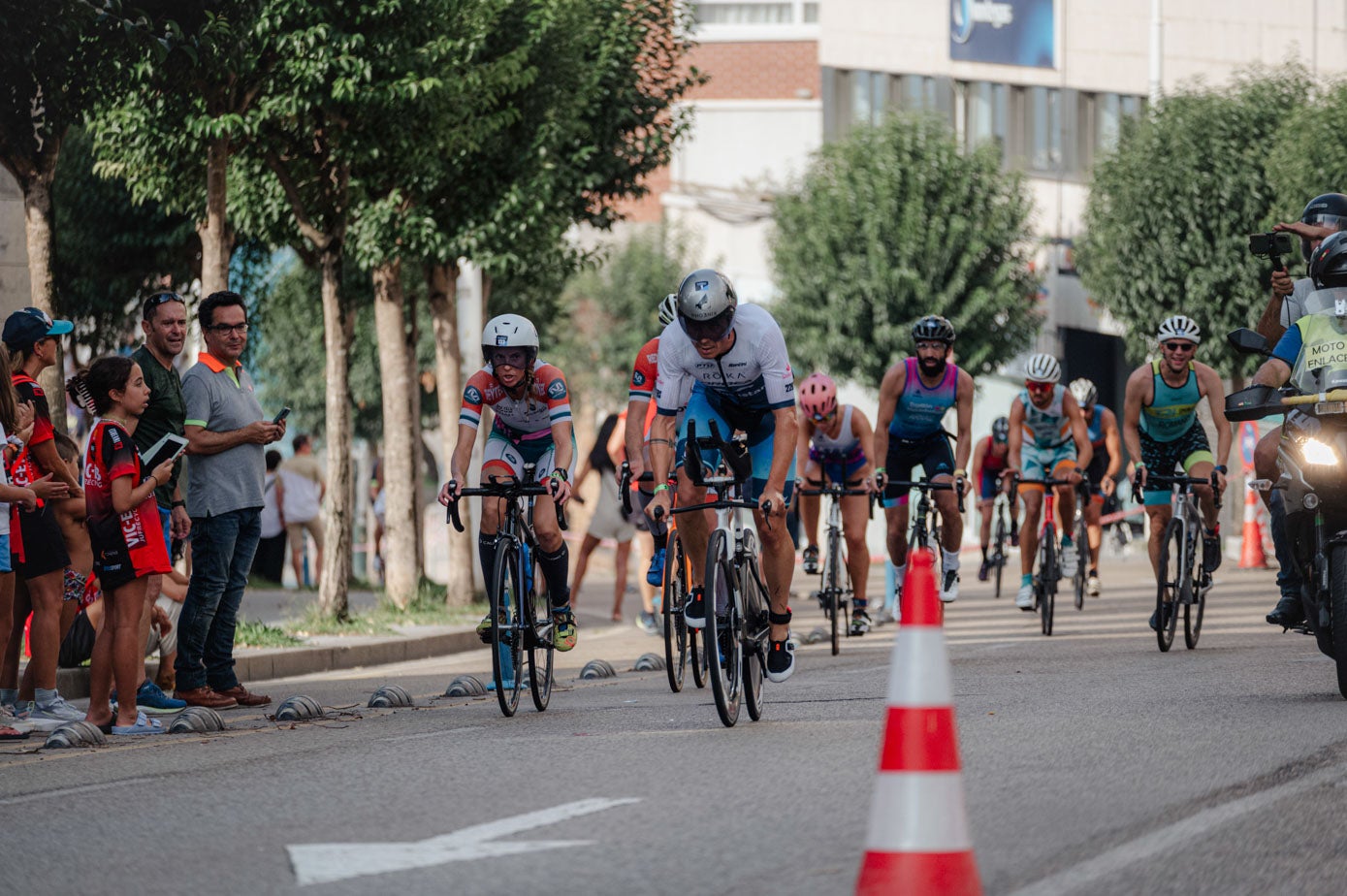 El paso de la carrera por Reina Victoria.