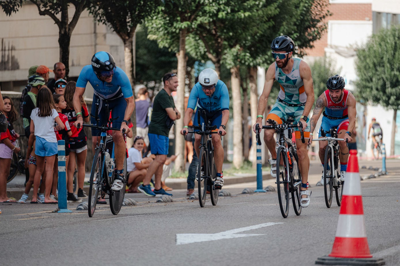 Cabeza de la carrera masculina.